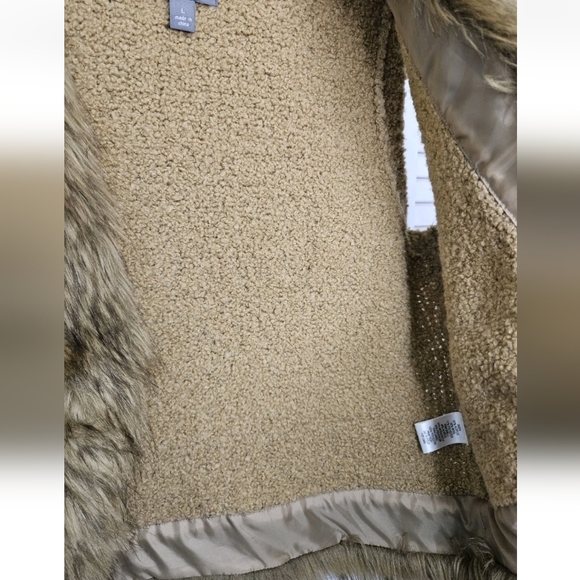 Apt 9 Tan Vest with Faux Fur Trim Women's Size Large - Picture 6 of 12